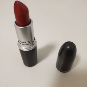 MAC matte lipstick in Russian Red (Matte)